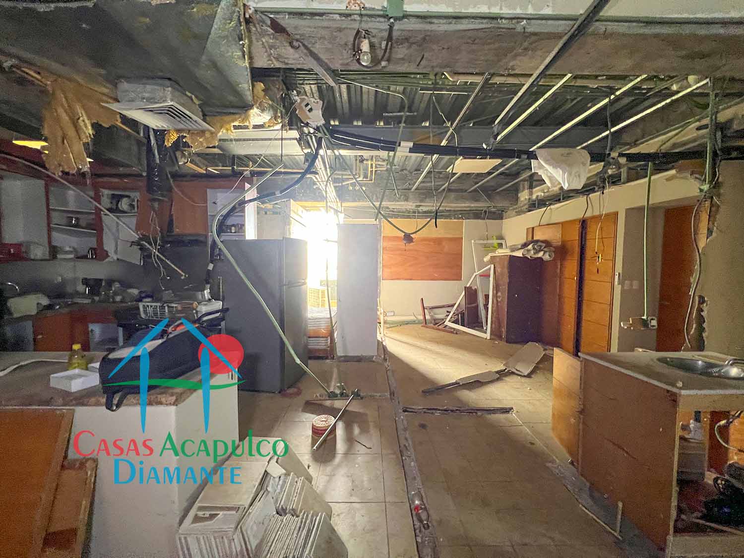 Galápagos 1001 - Cocina después de Otis 3